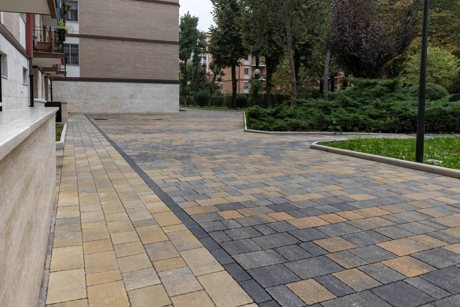 CONDOMINIO MILANO CAIAZZO MG 2060