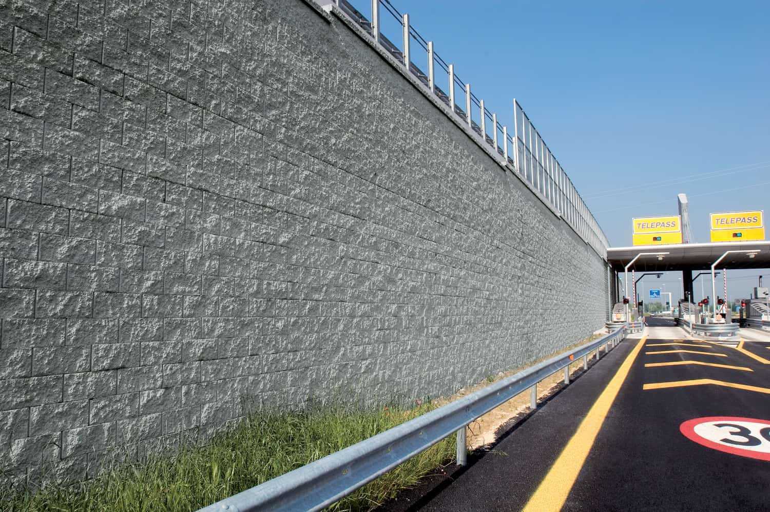 Mestre Rockwood grigio 2025 10 16 233643 ardm