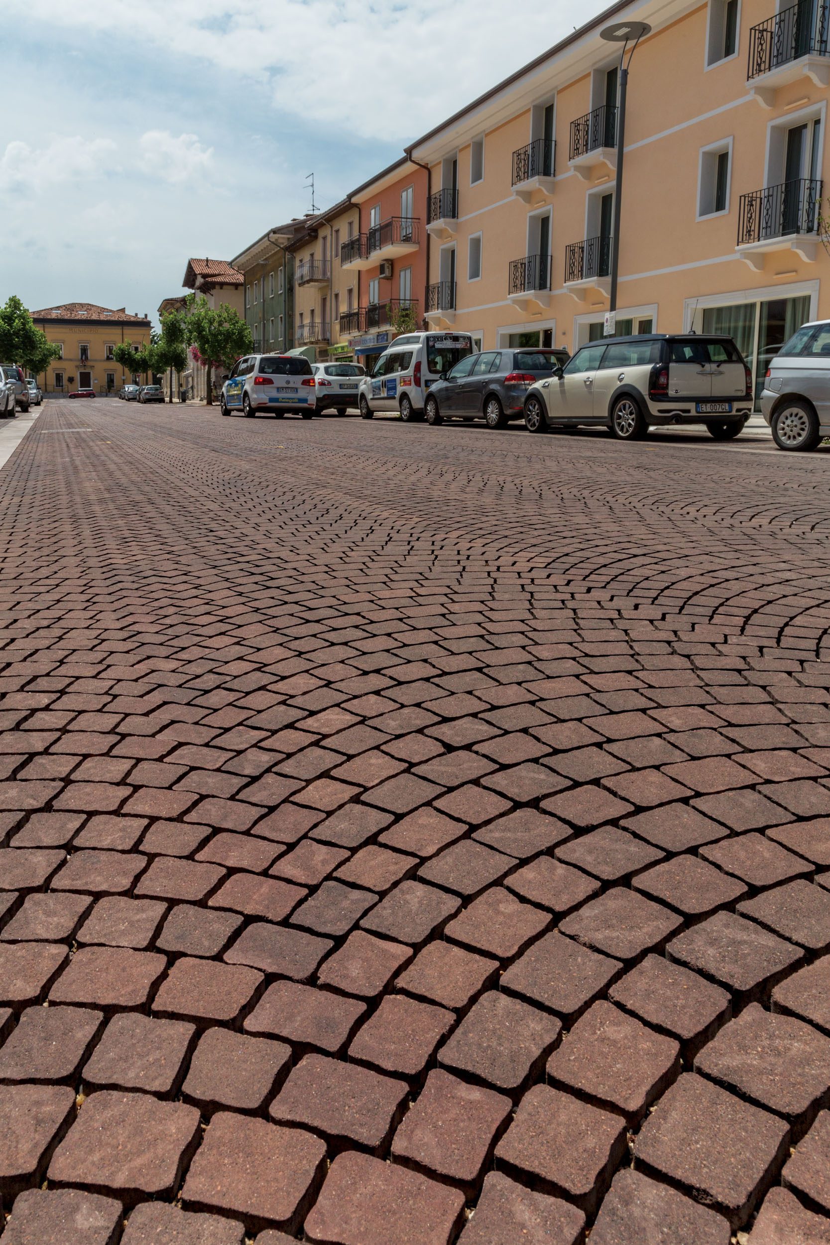 Via del Centro | Finitura adige colore tirolo gold
