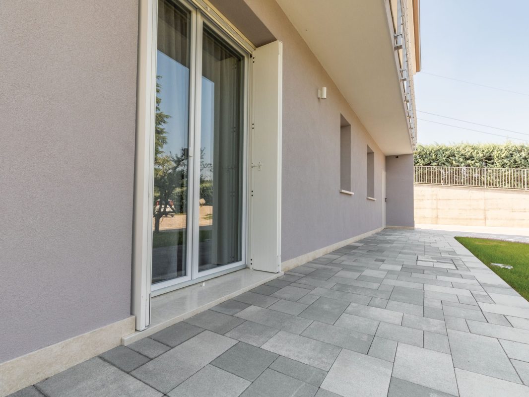 Mastino | Finitura Quarzoporfido colore grigio fumo