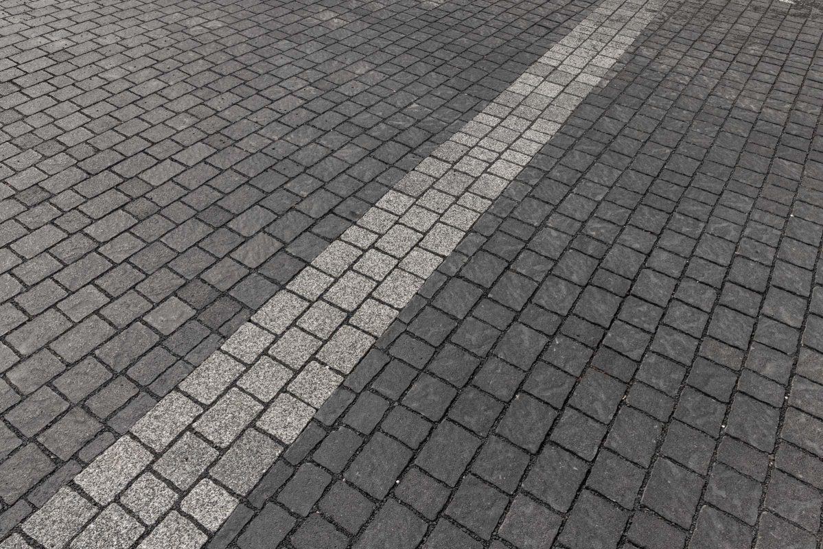 Via del Centro | Finitura adige colore trachite nera gold