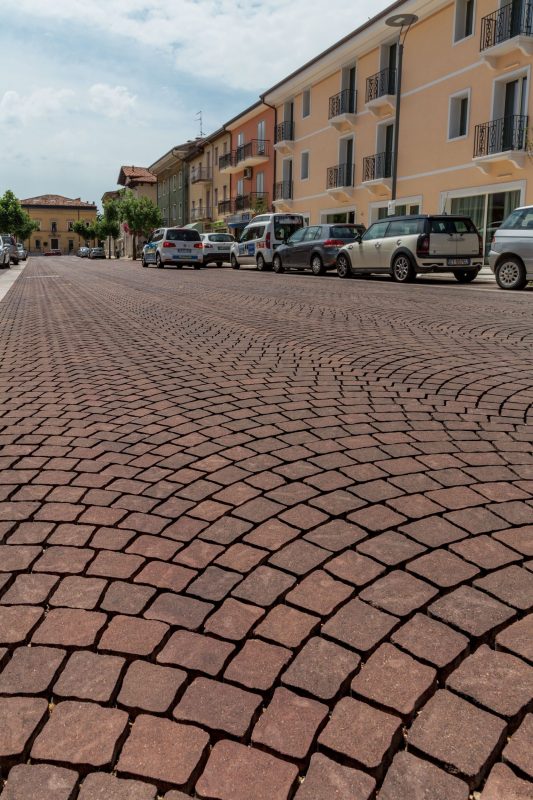 Via del Centro | Finitura adige colore tirolo gold