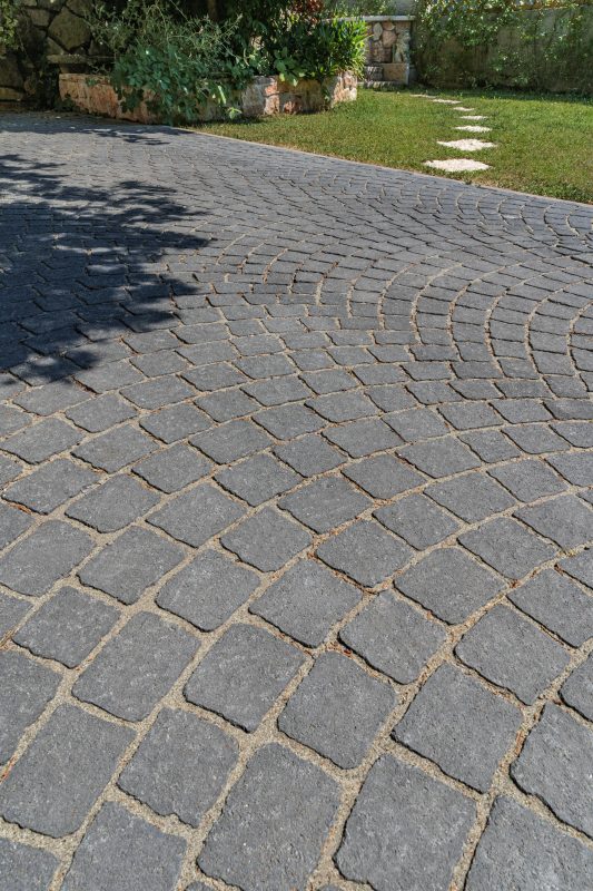 Via del Centro | Finitura adige colore trachite nera gold