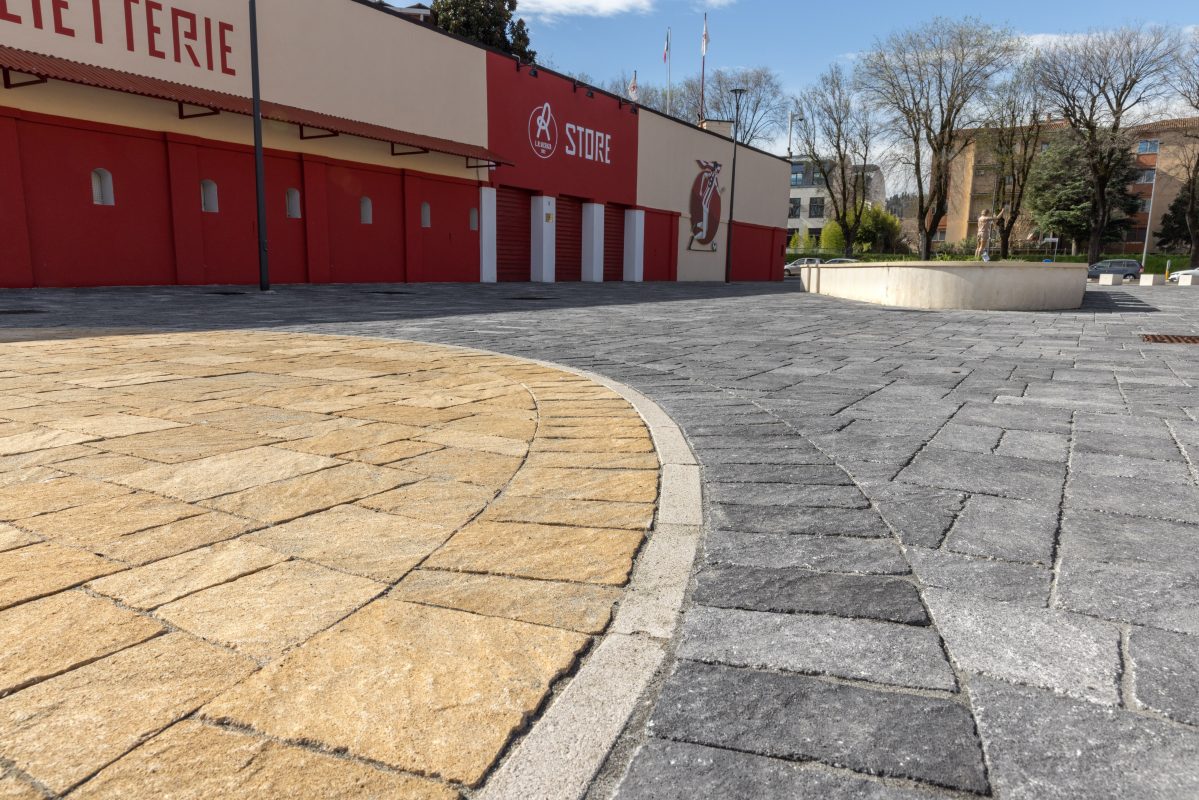 Via Iulia | Finitura gransasso colore Trachite Grigia Gold