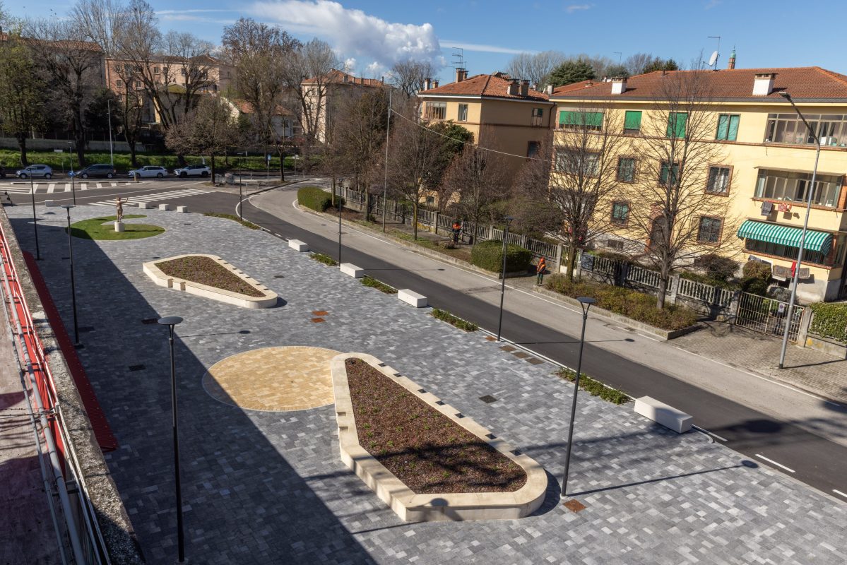 Via Iulia | Finitura gransasso colore Trachite Grigia Gold