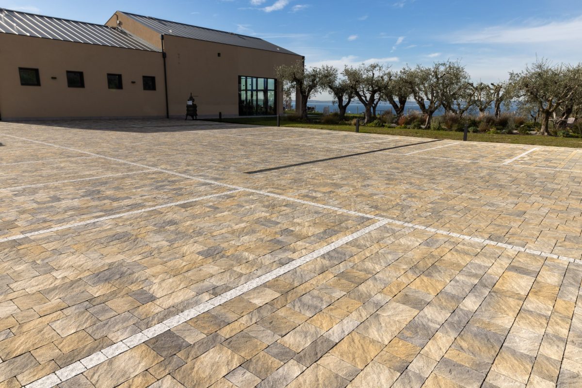 Via Iulia | Finitura Adige colore Luserna