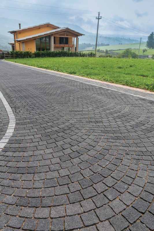 Via del Centro | Finitura adige colore trachite nera gold