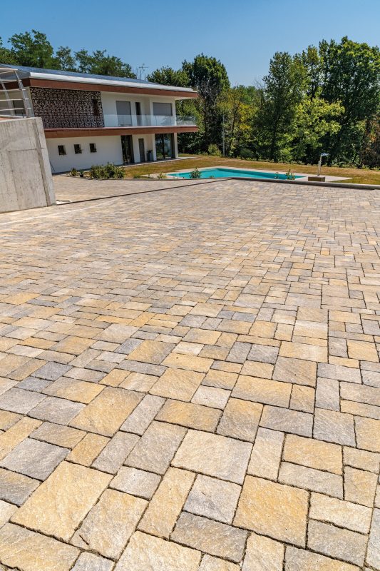 Via Iulia | Finitura gransasso colore luserna