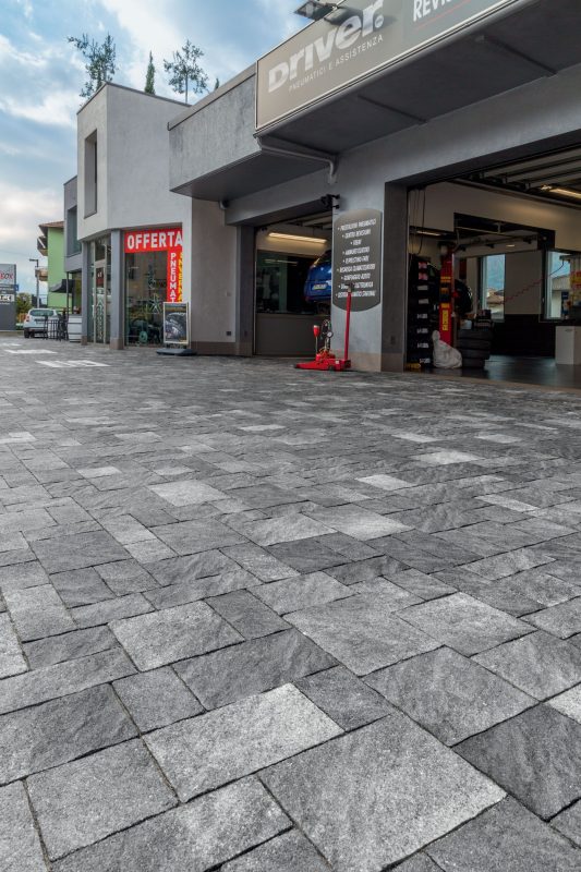 Via Iulia | Finitura Adige colore trachite grigia Gold