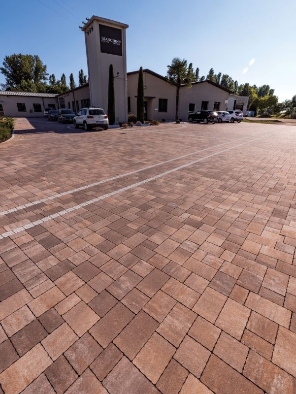 Via Postumia | Finitura adige colore roccia vulcanica