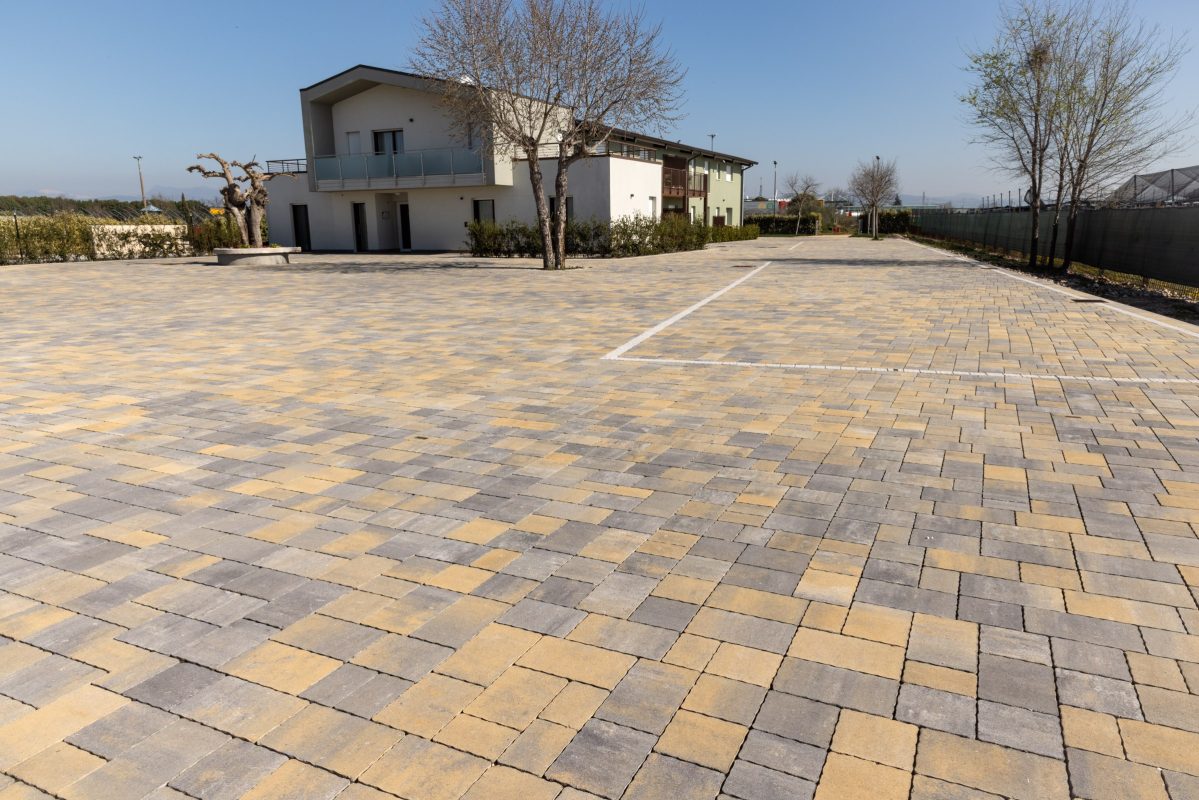 Via Postumia | Finitura adige colore luserna