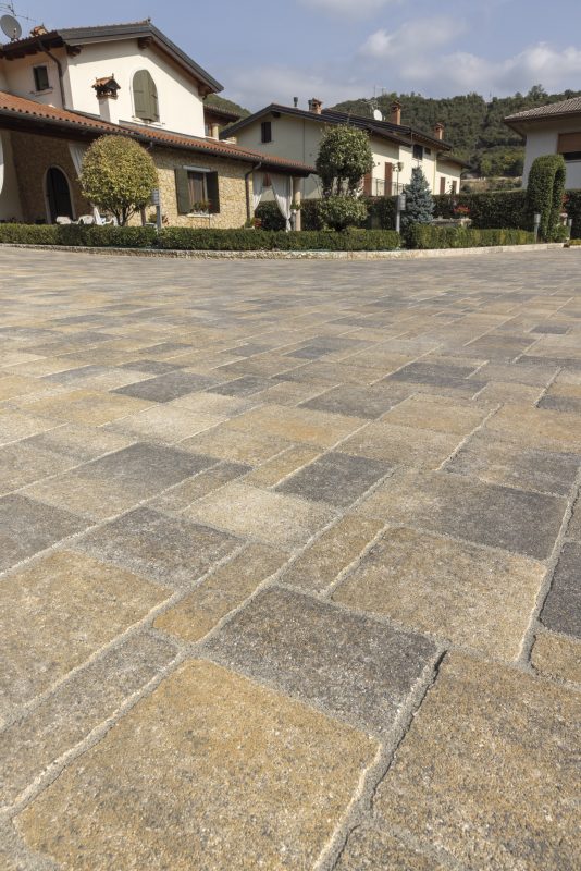 Via Postumia | Finitura gransasso colore luserna Gold