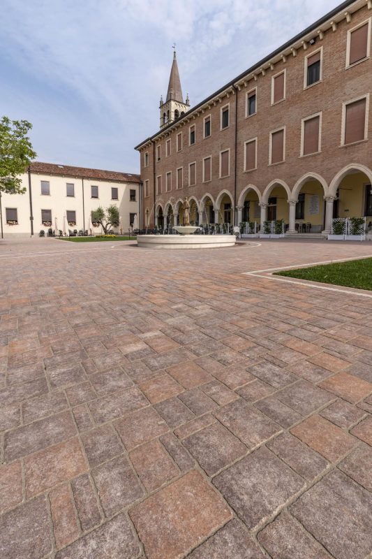 Via Postumia | Finitura gransasso colore roccia vulcanica